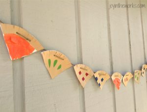 Forget hand traced turkeys, how about decorating with this Thanksgiving Pie Garland for Kids? It is so easy to make out of paper plates and the kids will love getting ready for their favorite dessert!