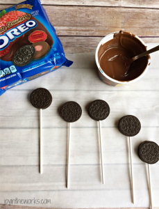 There is no better combination for Valentine's Day than strawberries and chocolate and these Valentine Oreo Pops using Chocolate Strawberry Oreos are an easy way to enjoy these flavors in a decadent Valentine's Day treat!