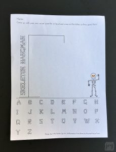 Skeleton Hangman, a Halloween version of Hangman, is the perfect printable Halloween party game- especially for a Class Halloween Party!